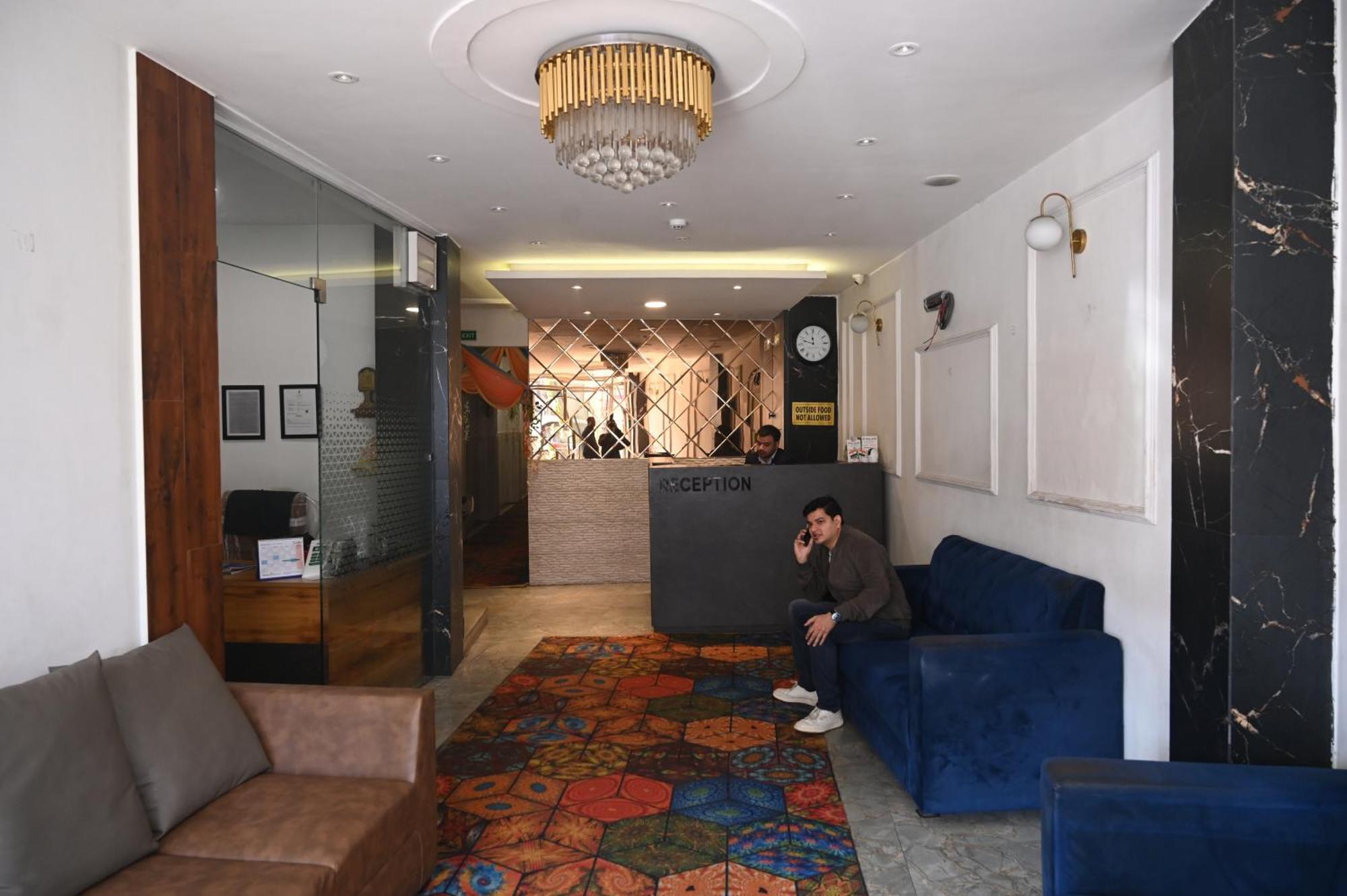 לקנאו Hotel Dileep42 מראה חיצוני תמונה