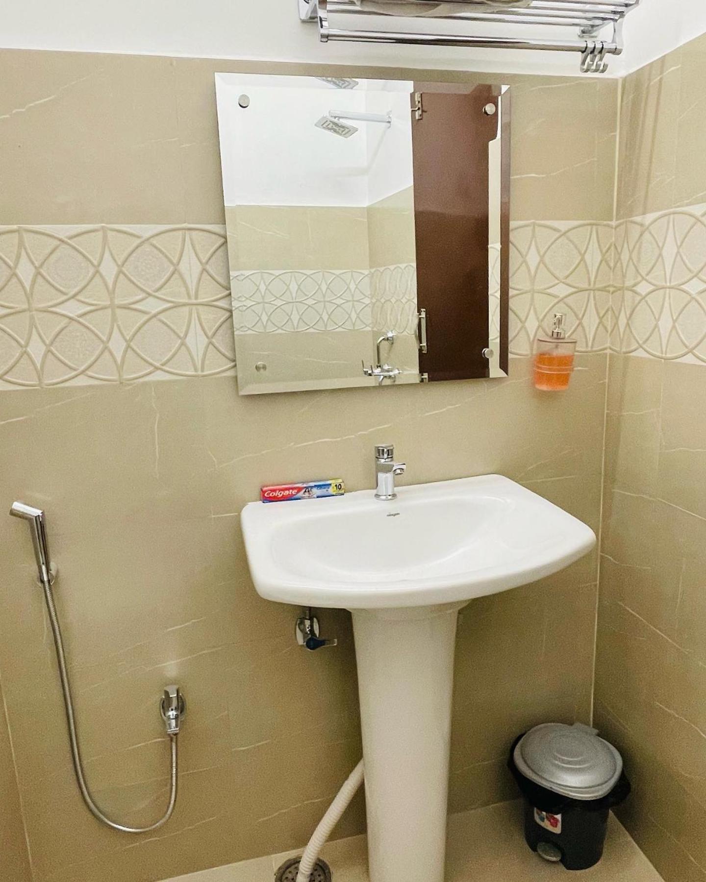 לקנאו Hotel Dileep42 מראה חיצוני תמונה